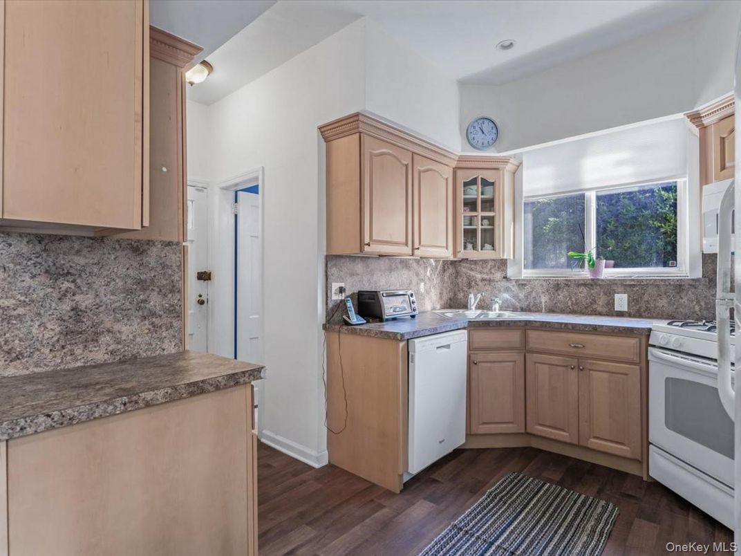 Interior, Kitchen, Recessed Lighting, Washer, Wood Texture Flooring