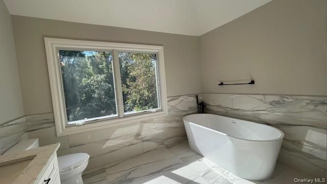 Bathroom, Free Standing Baths, Interior, Marble, Marble Walls