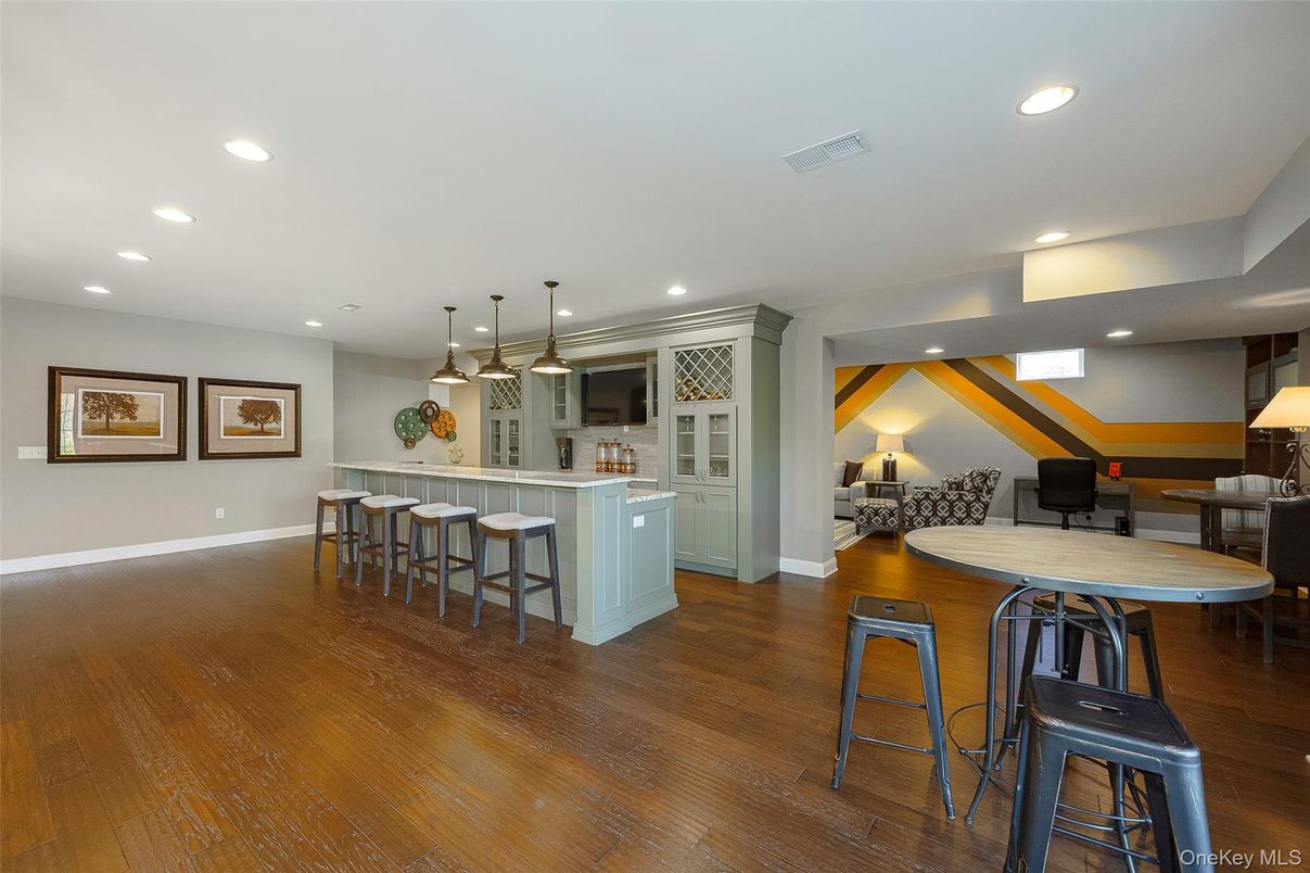 Dining room, Interior, Kitchen, Pendant Lights, Recessed Lighting, Wood Texture Flooring