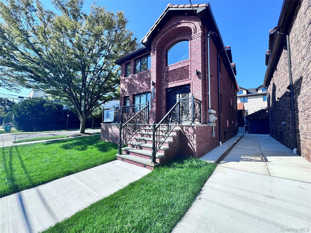 Backyard, Exterior, Facade, Brick Facade, None