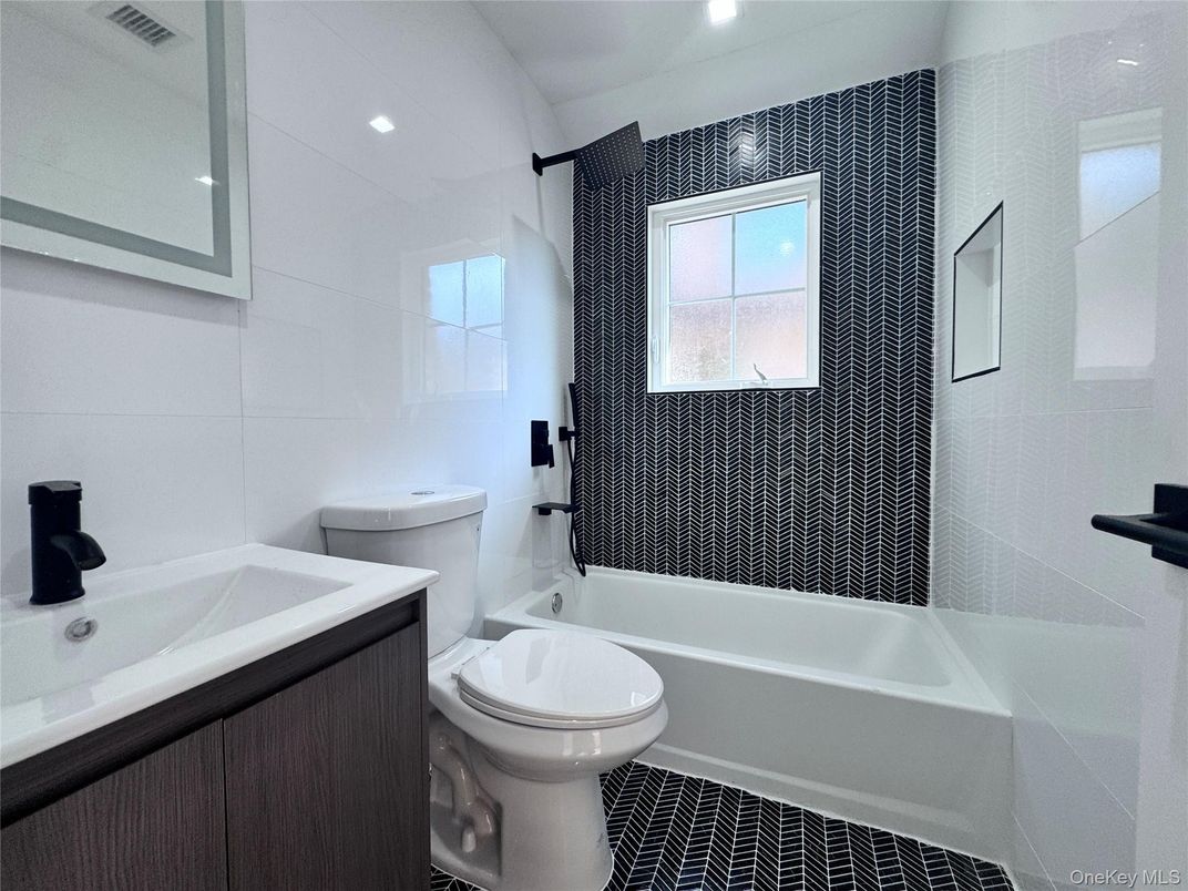 Bathroom, Interior, Recessed Lighting