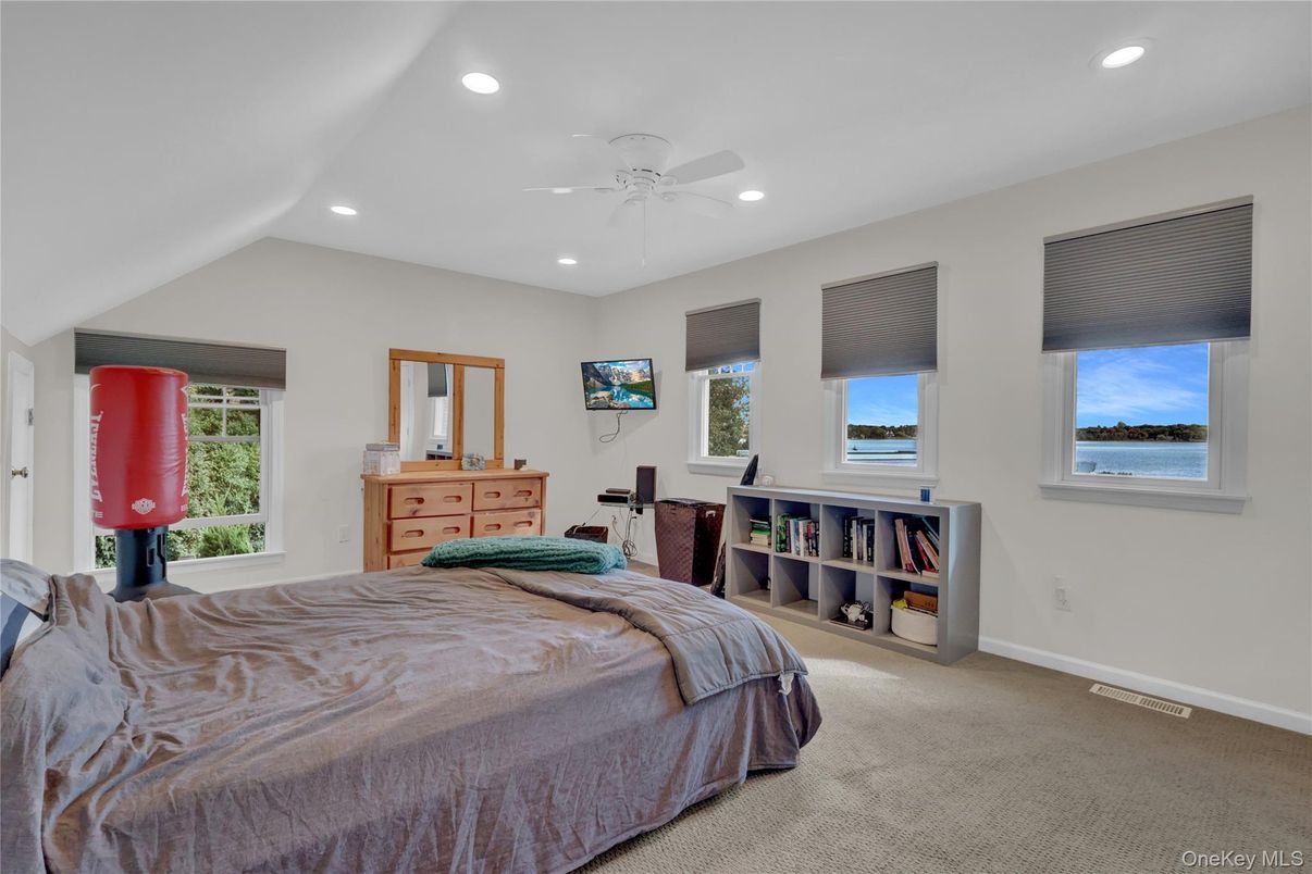 Bedroom, Interior, Recessed Lighting, Water