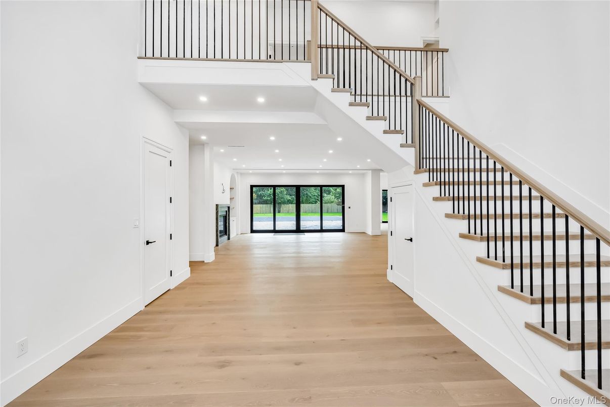 Interior, Recessed Lighting, Wood Texture Flooring