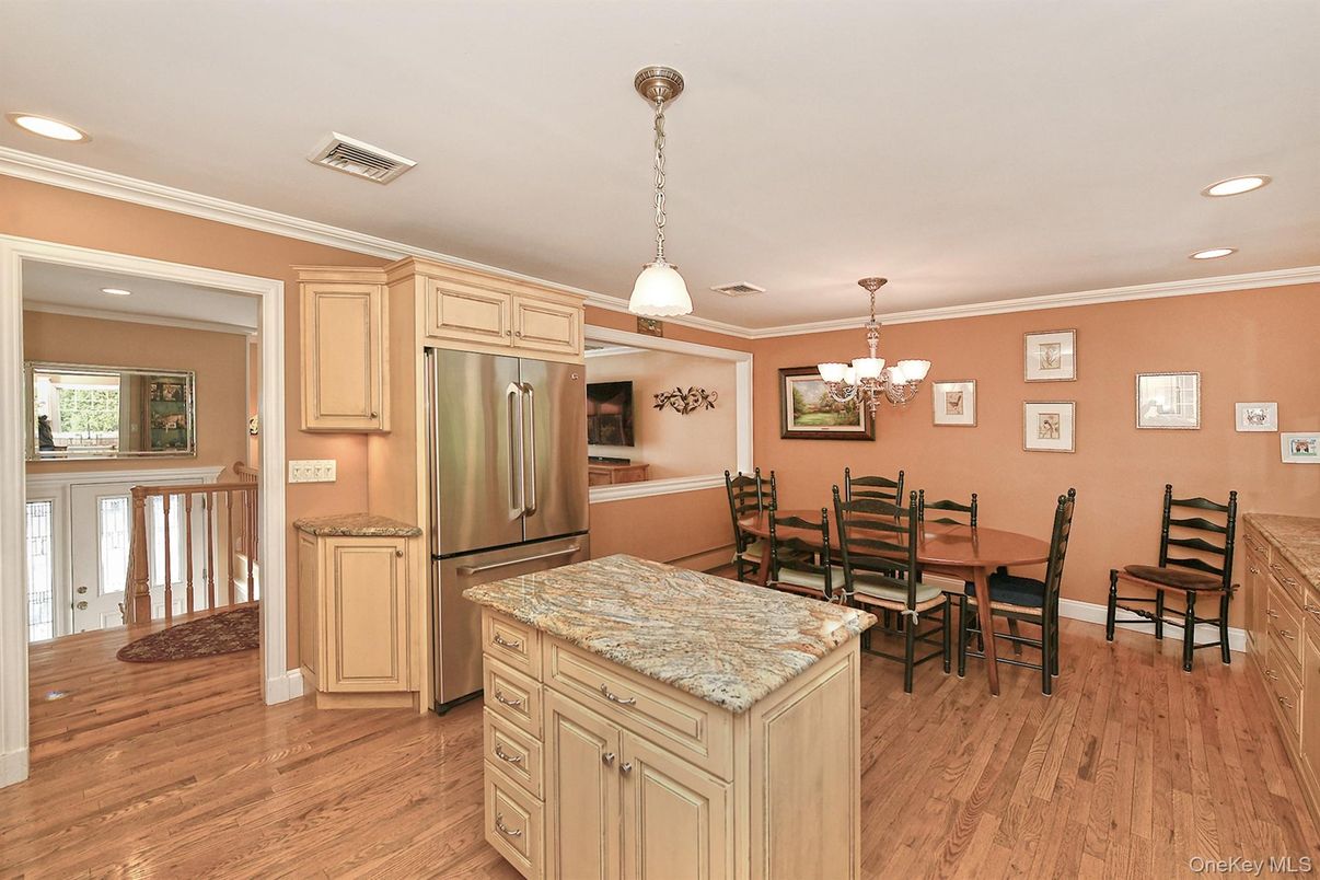 Chandelier, Dining room, Interior, Kitchen, Pendant Lights, Recessed Lighting, Stainless Steel Appliances, Wood Texture Flooring