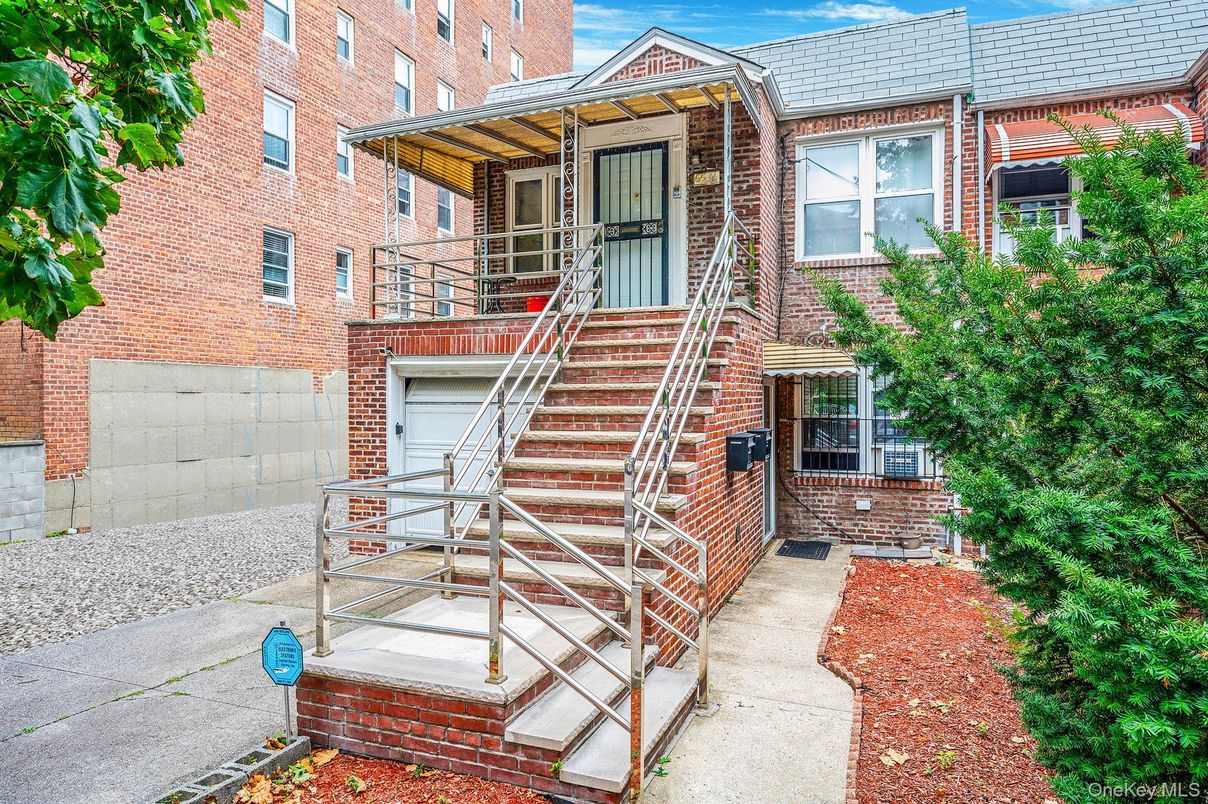 Exterior, Facade, Brick Facade, Rowhouse