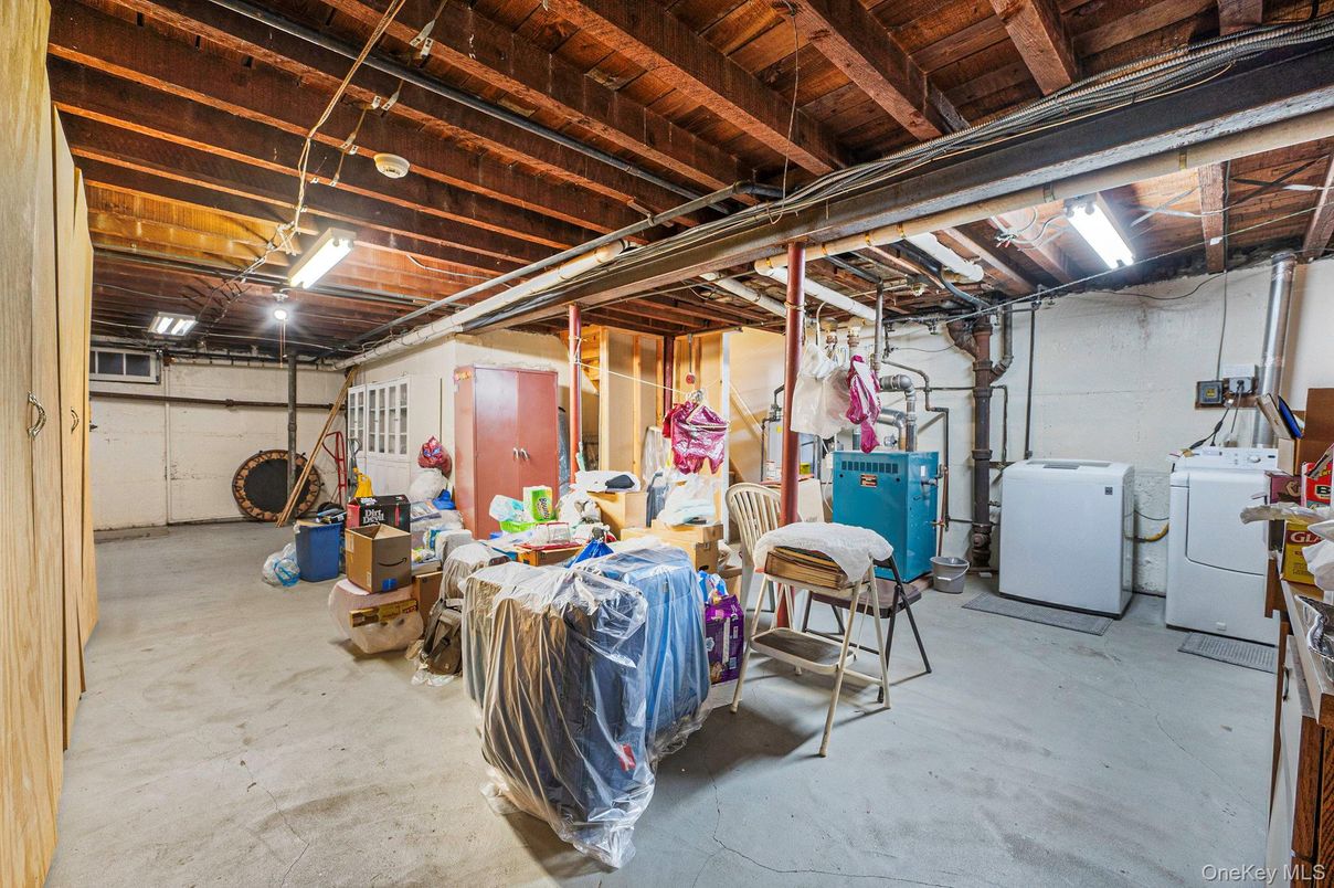 Interior, Washer, Wooden Beams