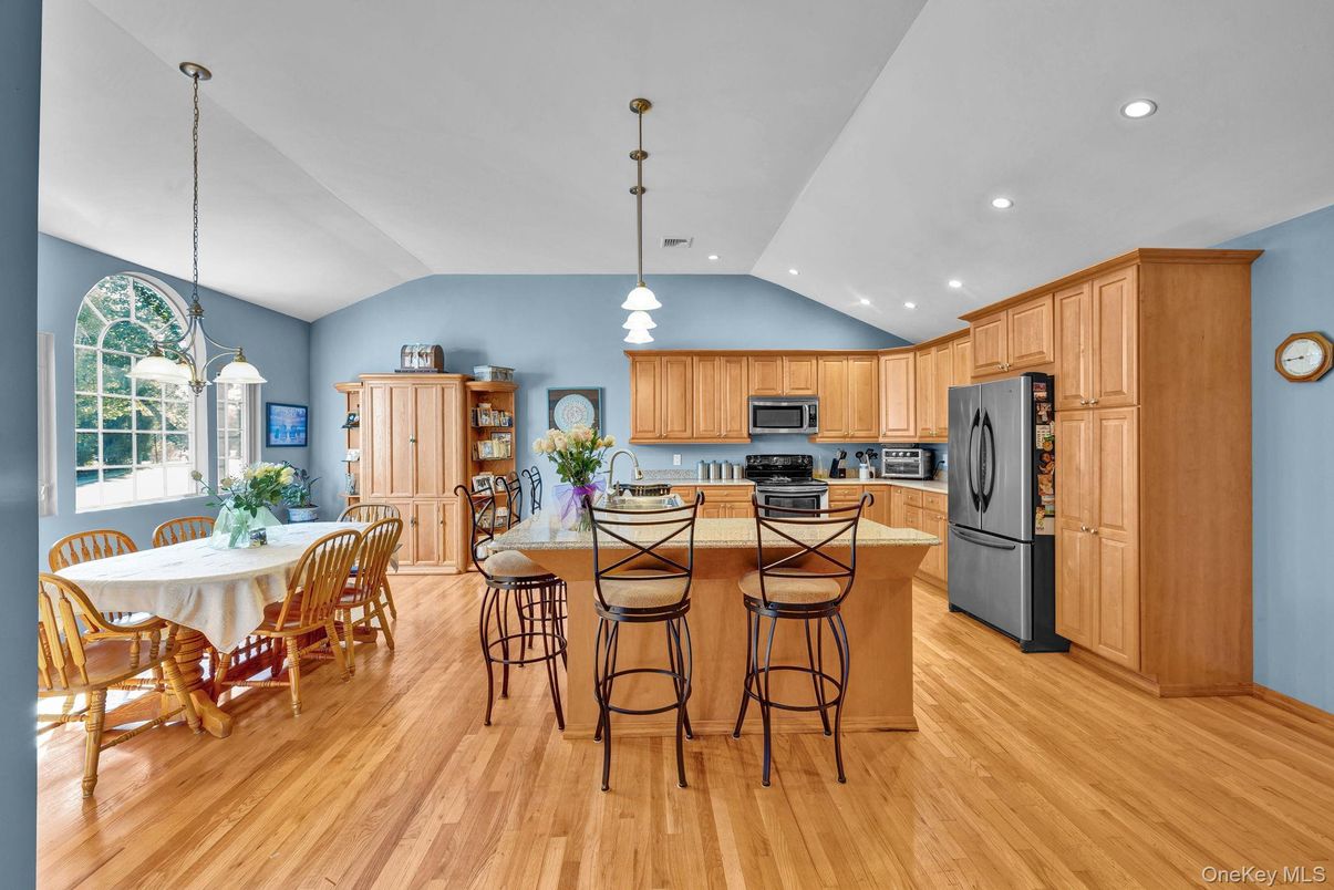 Dining room, Interior, Kitchen, Pendant Lights, Recessed Lighting, Wood Texture Flooring