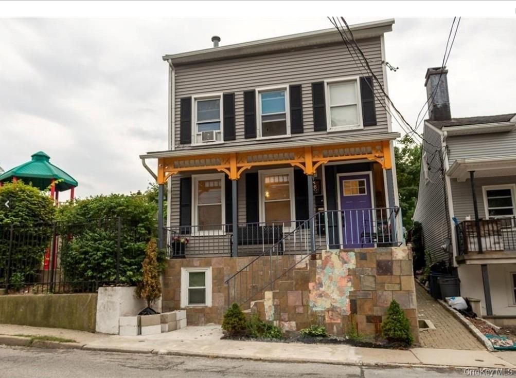 Exterior, Facade, American Foursquare