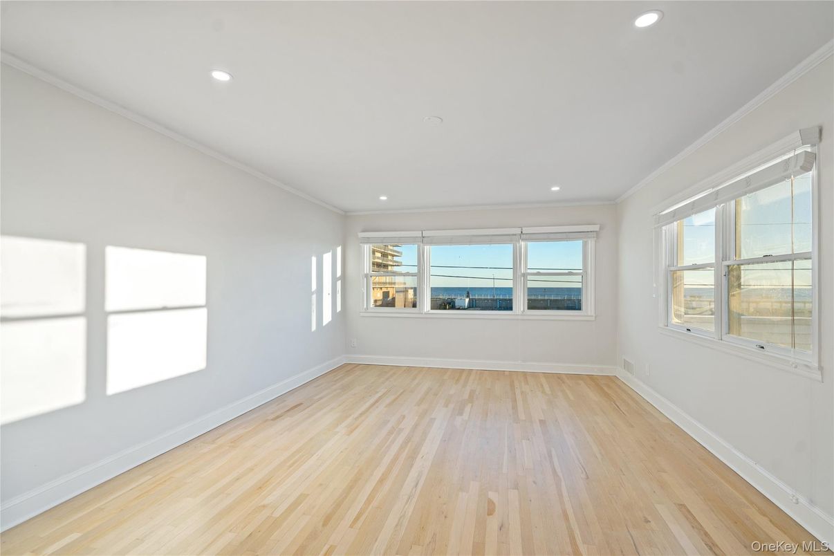 Empty room, Interior, Recessed Lighting, Water, Wood Texture Flooring