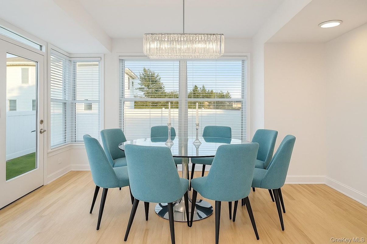 Chandelier, Dining room, Interior, Recessed Lighting, Wood Texture Flooring