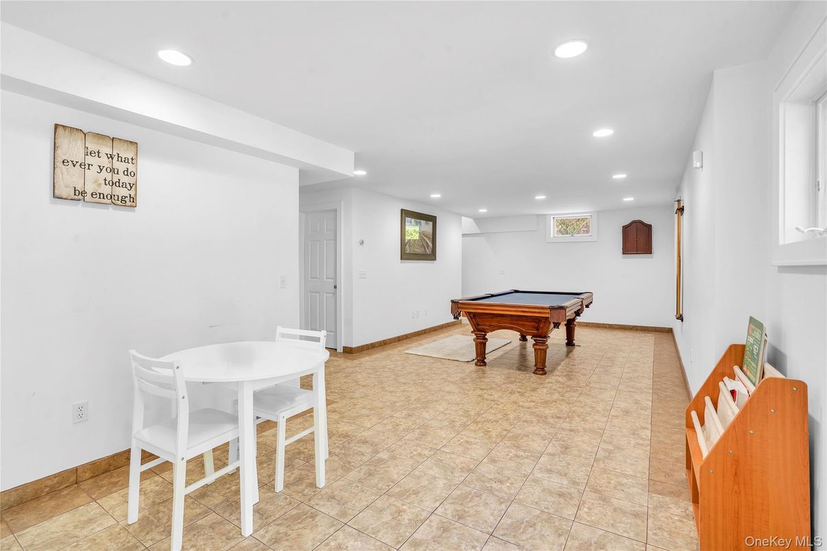 Billiard Table, Game Room, Interior, Recessed Lighting