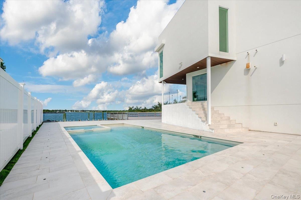 Exterior, Pool, Water