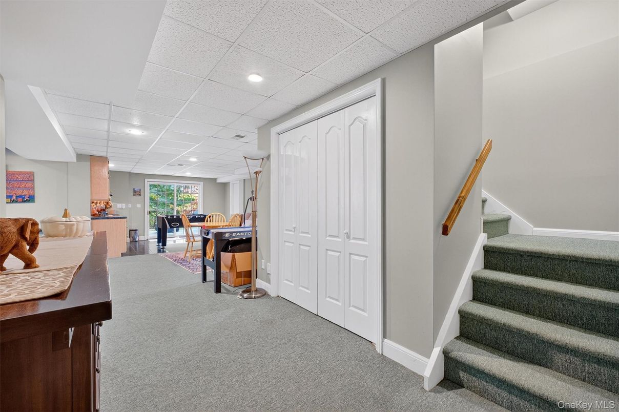 Dining room, Interior, Pendant Lights, Recessed Lighting