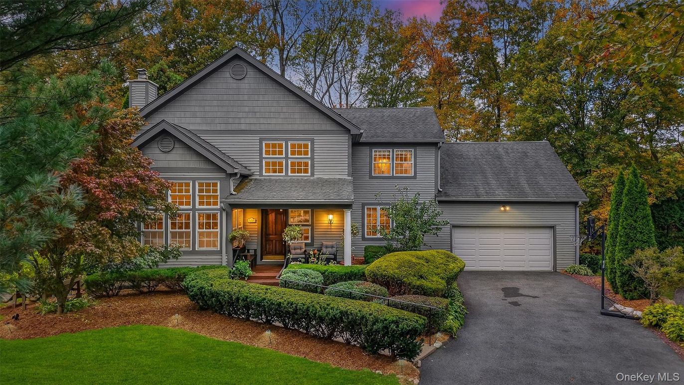 Attached, Exterior, Facade, Farmhouse