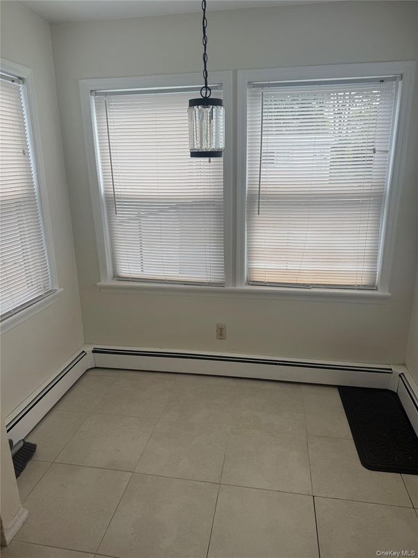 Empty room, Interior, Pendant Lights