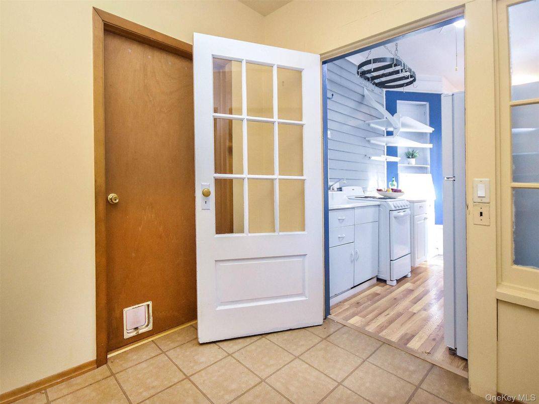 Interior, Kitchen, Washer, Wood Texture Flooring