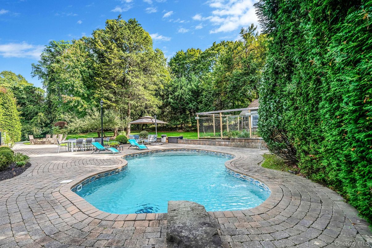 Exterior, Pool