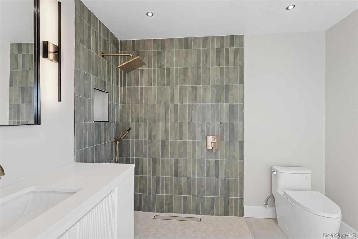 Bathroom, Interior, Recessed Lighting