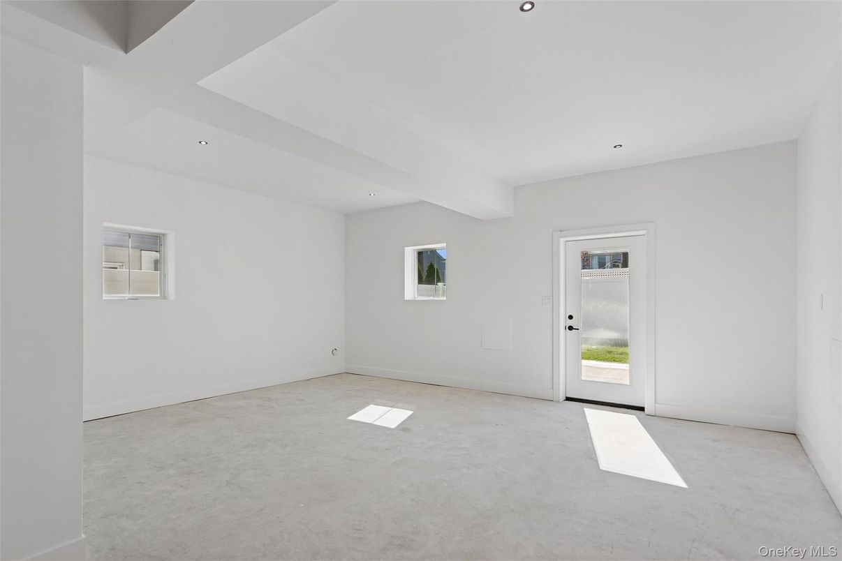 Empty room, Interior, Recessed Lighting
