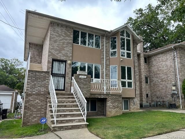 Exterior, Facade, Brick Facade, Rowhouse