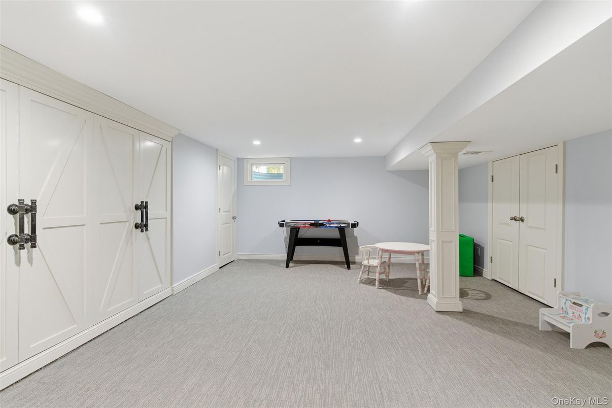Game Room, Interior, Recessed Lighting