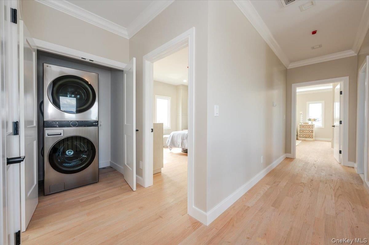 Interior, Utility Closets, Washer, Wood Texture Flooring