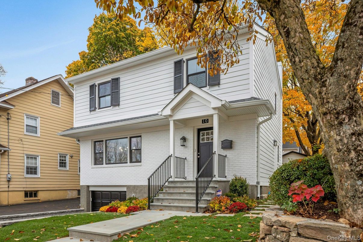 Exterior, Facade, American Foursquare
