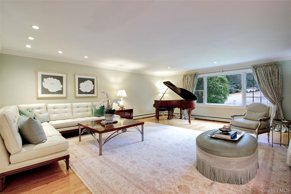 Interior, Living room, Piano, Recessed Lighting, Wood Texture Flooring