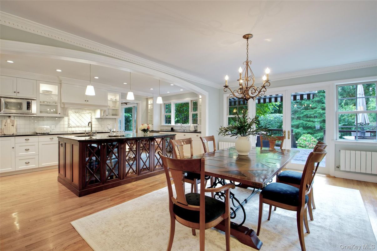 Chandelier, Dining room, Interior, Kitchen, Pendant Lights, Recessed Lighting, Wood Texture Flooring