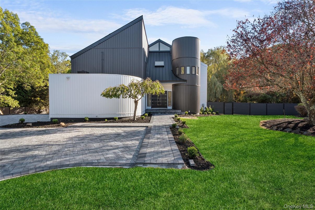 Backyard, Exterior, Facade, Modern