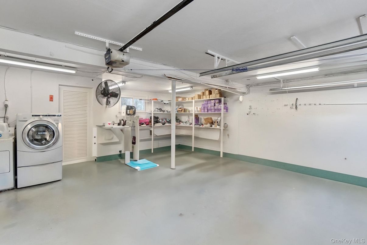 Garage, Interior, Utility Closets, Washer