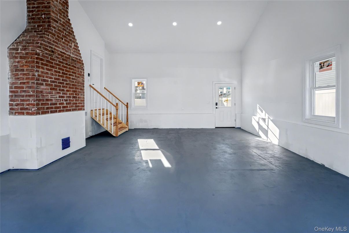 Empty room, Interior, Recessed Lighting, Stone Walls