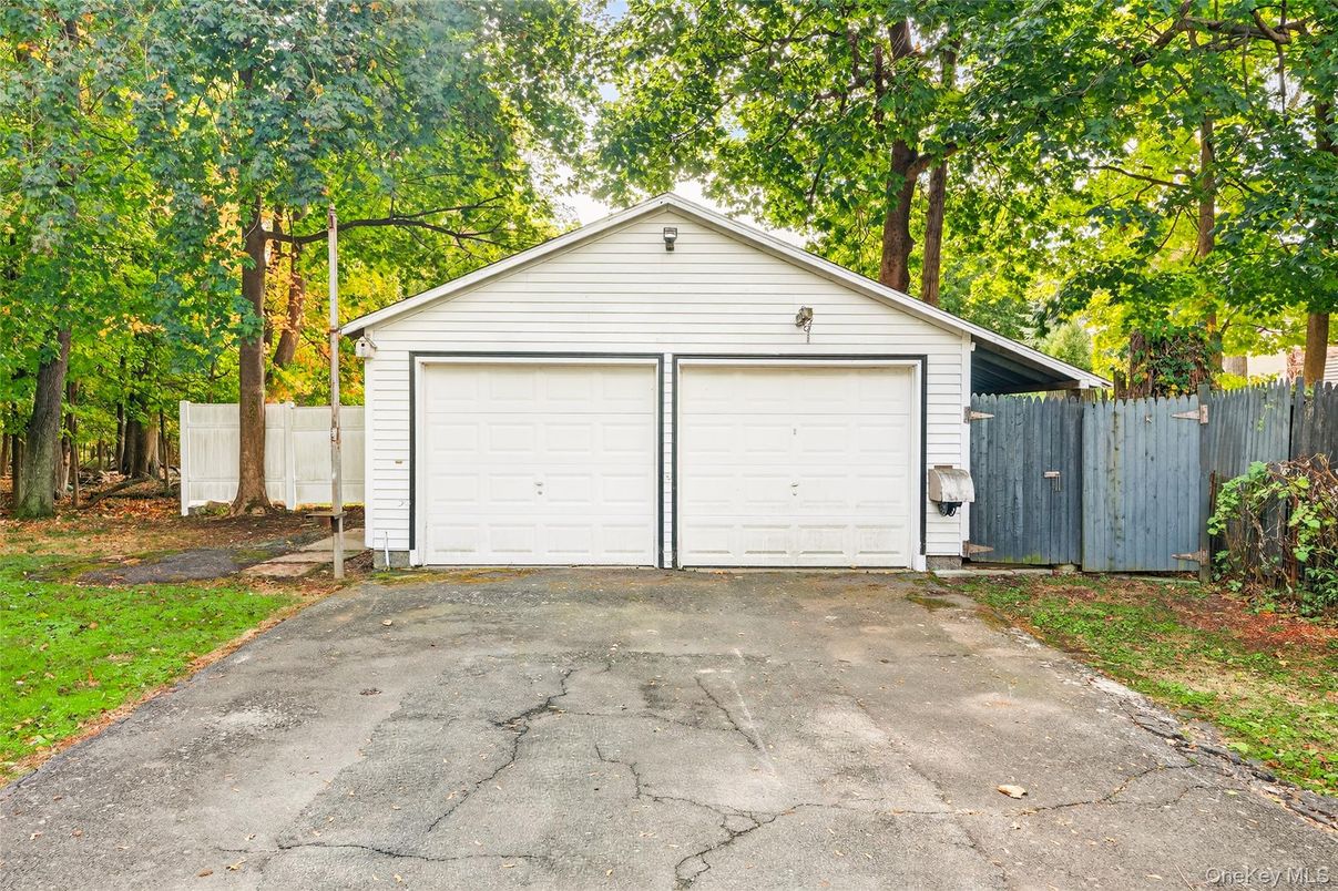Detached Garage, Exterior