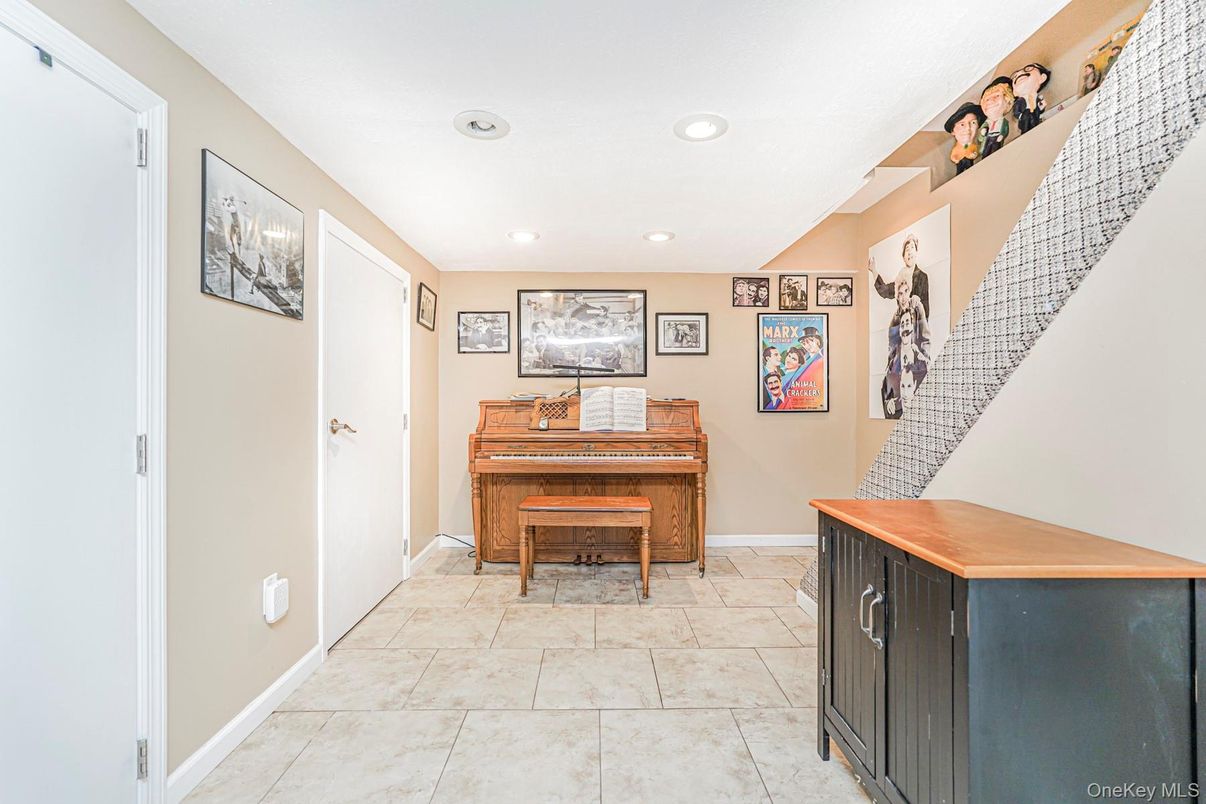 Interior, Piano, Recessed Lighting