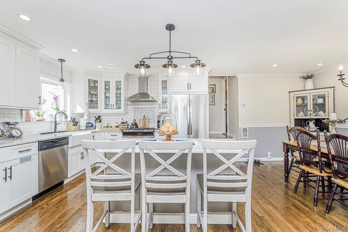 Dining room, Interior, Kitchen, Pendant Lights, Recessed Lighting, Stainless Steel Appliances, Wood Texture Flooring
