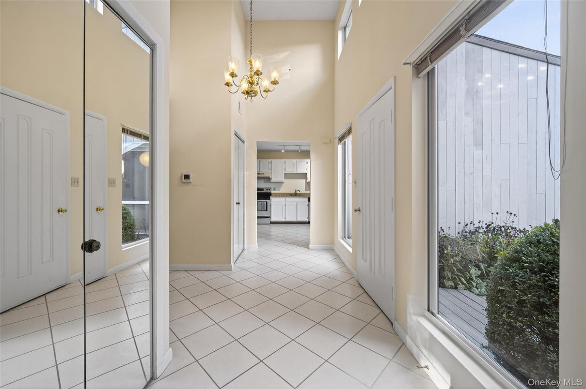 Chandelier, Empty room, Interior