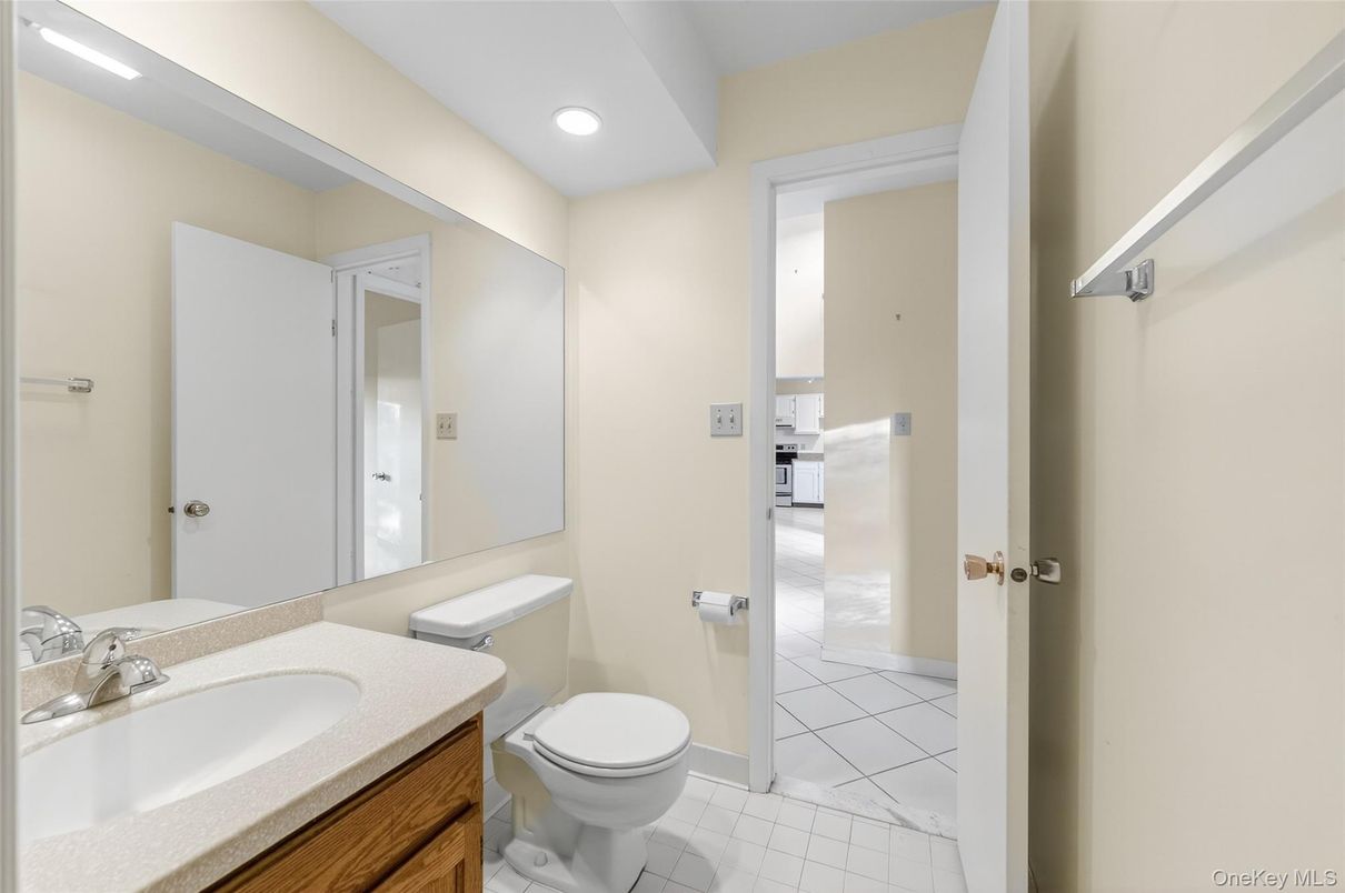 Bathroom, Interior, Marble, Recessed Lighting