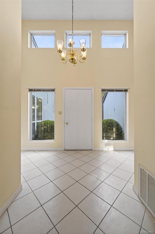 Chandelier, Interior