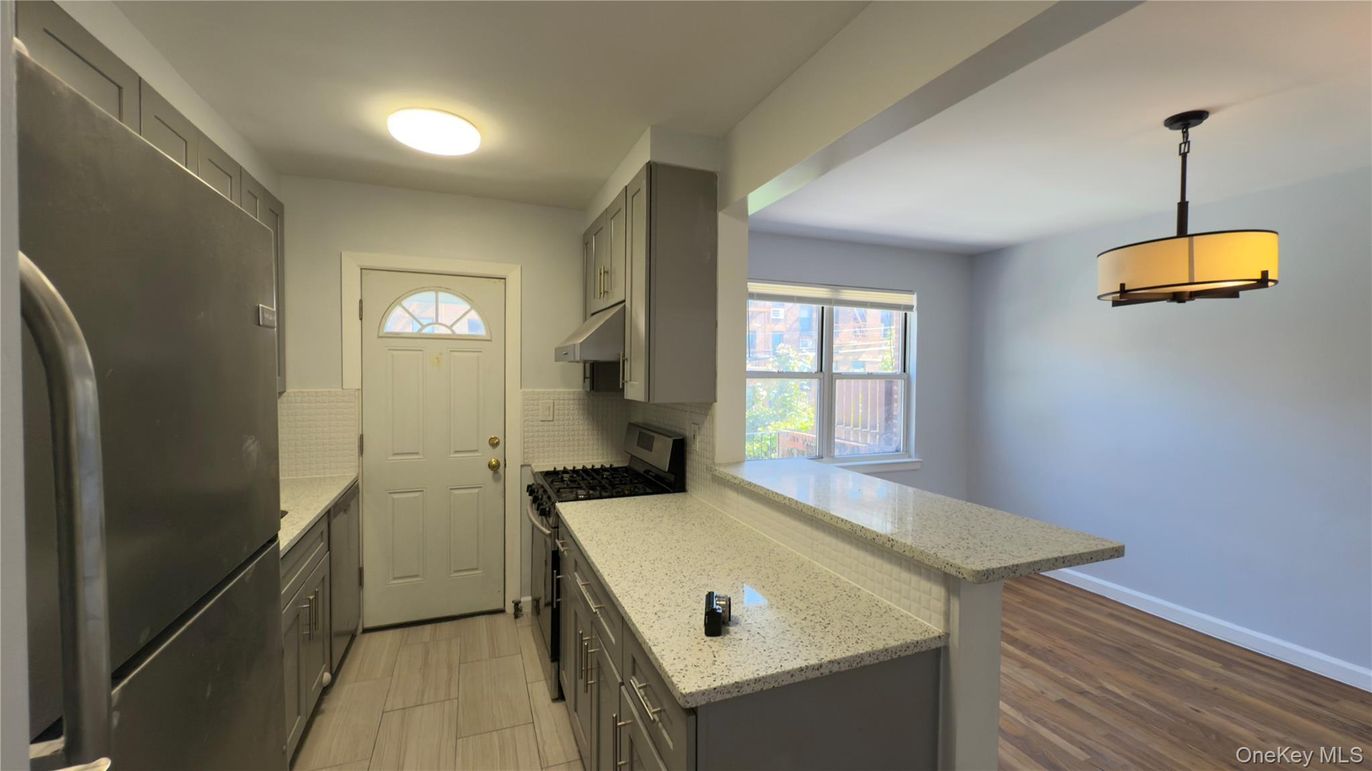 Interior, Kitchen, Pendant Lights, Wood Texture Flooring
