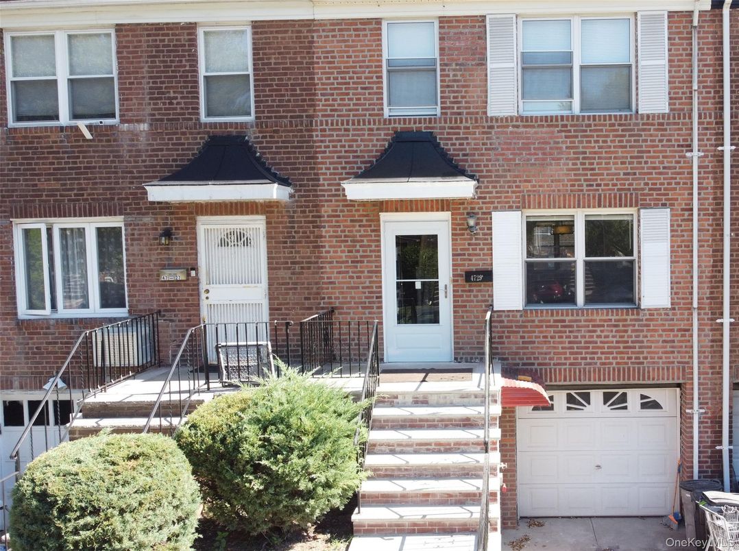 Exterior, Facade, Brick Facade, Rowhouse