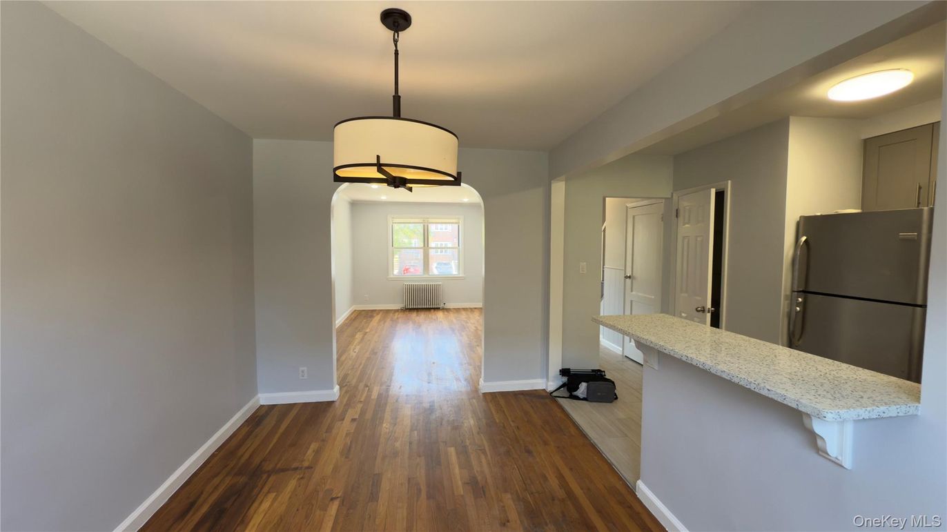 Interior, Pendant Lights, Wood Texture Flooring