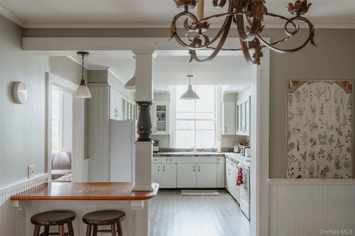 Interior, Kitchen, Pendant Lights, Wood Texture Flooring