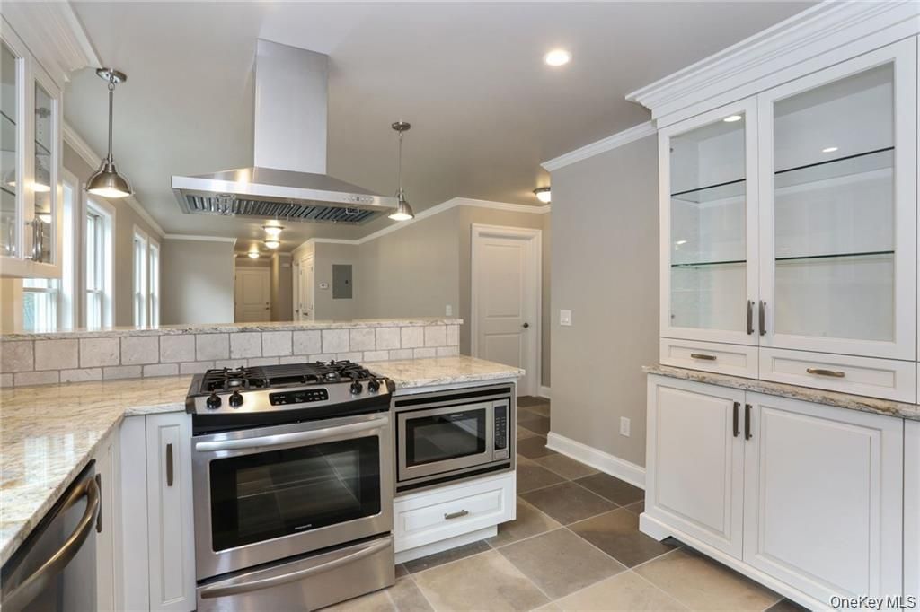 Interior, Kitchen, Pendant Lights, Recessed Lighting, Stainless Steel Appliances