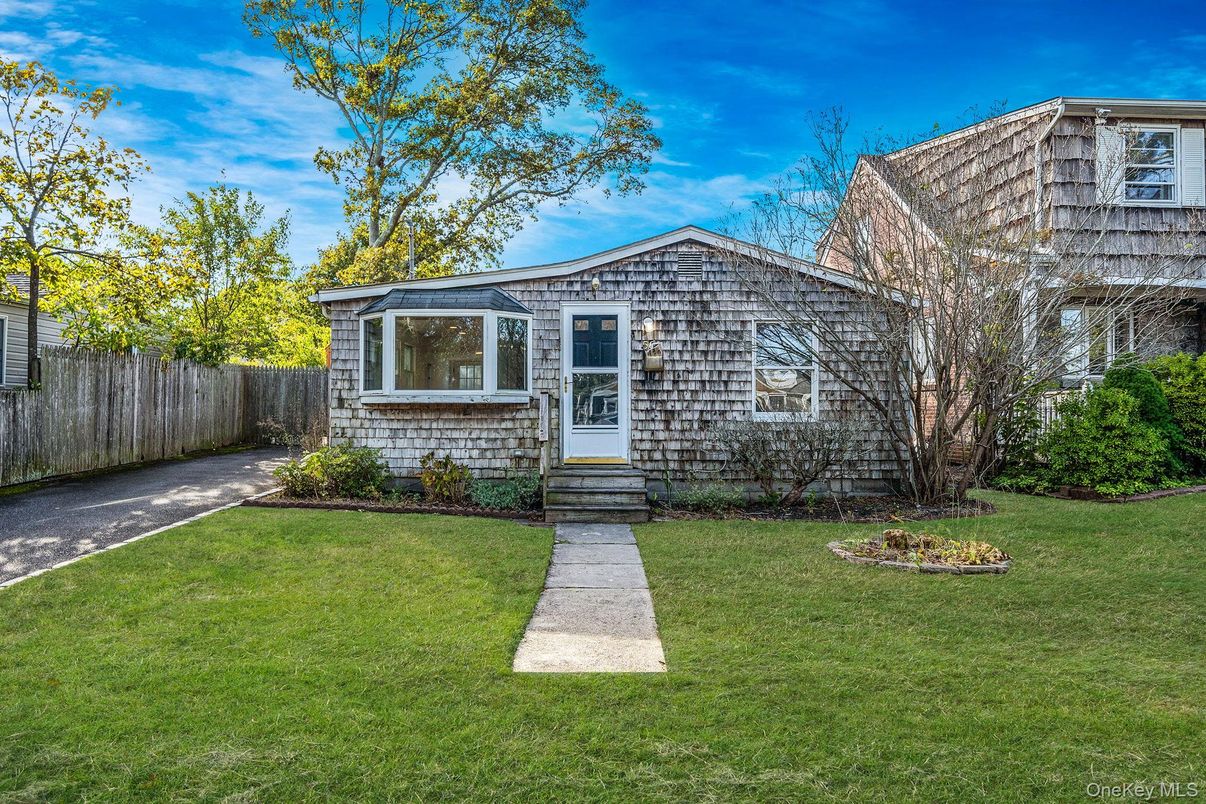 Exterior, Facade, Cape Cod
