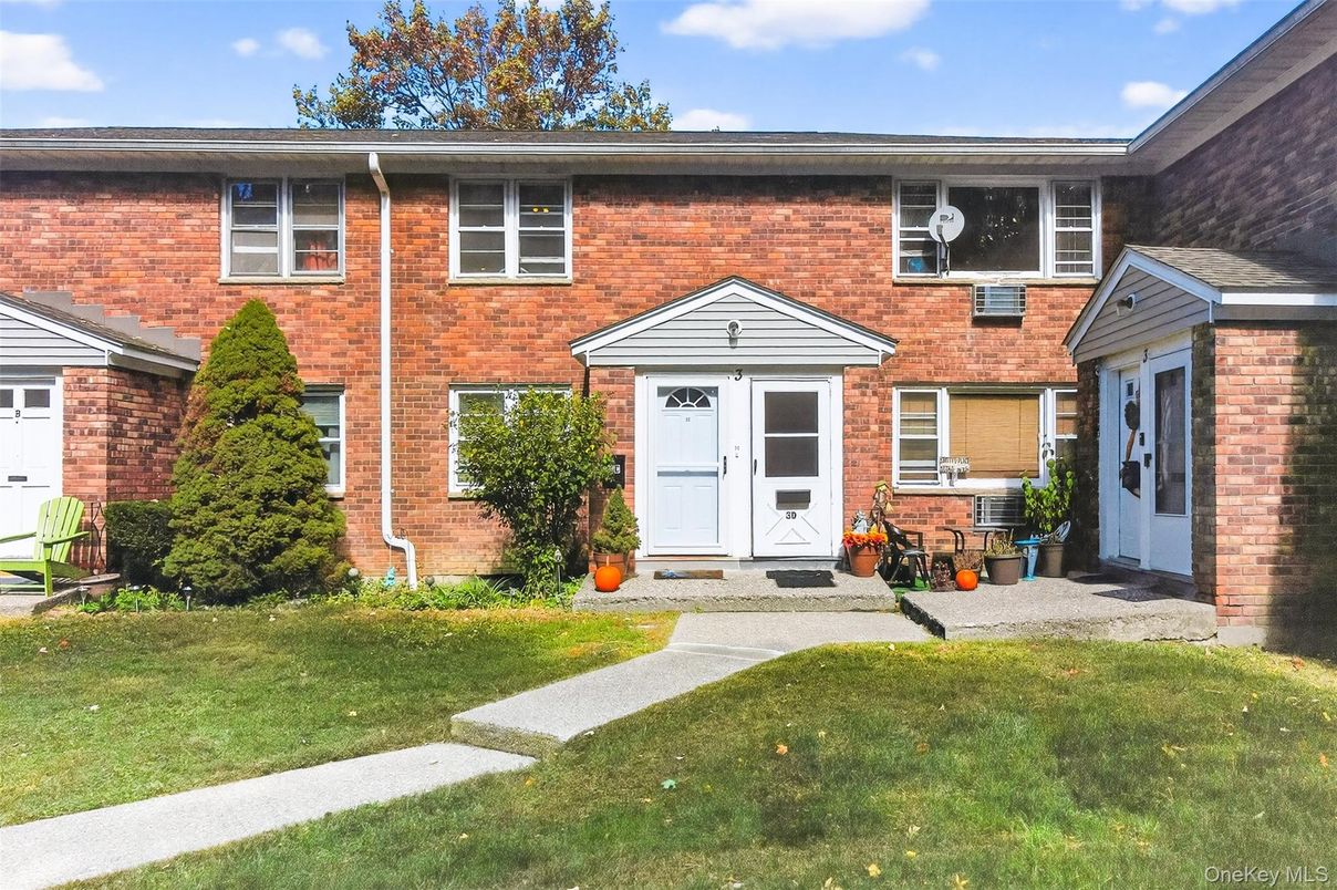 Exterior, Facade, Brick Facade, Georgian