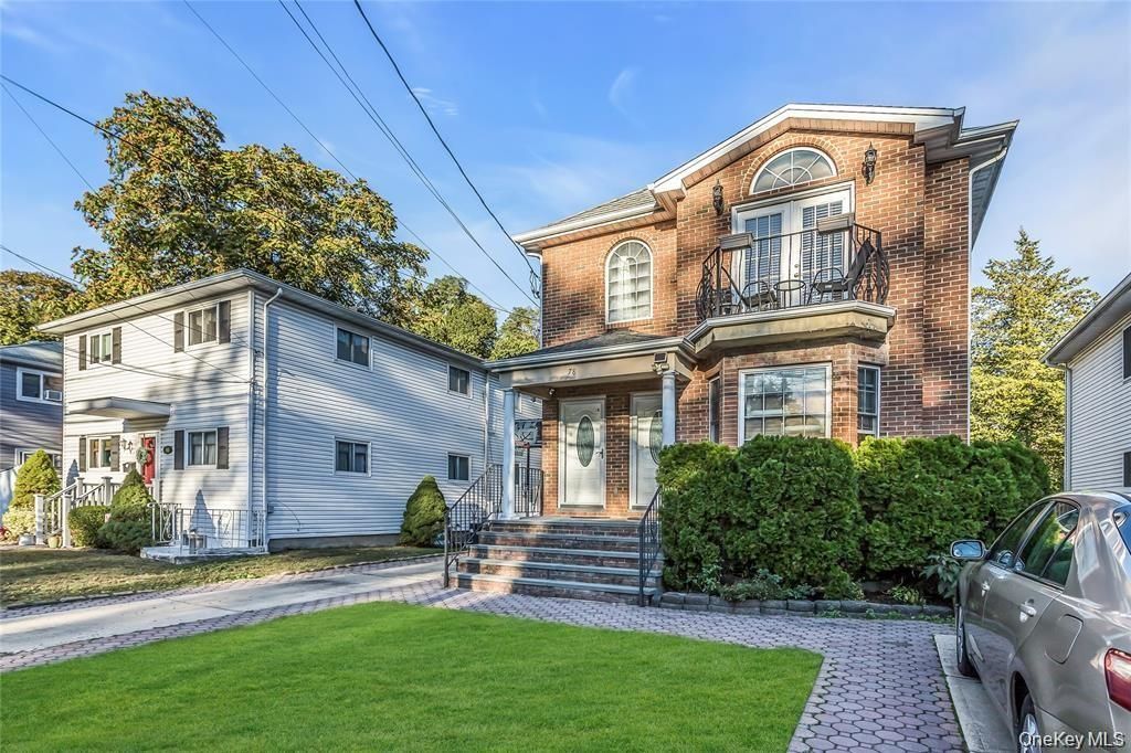 Exterior, Facade, Brick Facade, Queen Anne Victorian