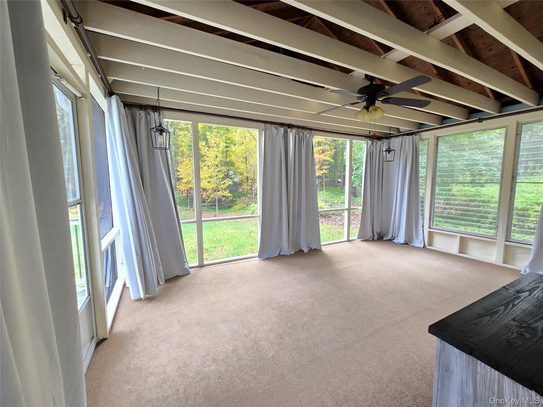 Empty room, Interior, Wooden Beams