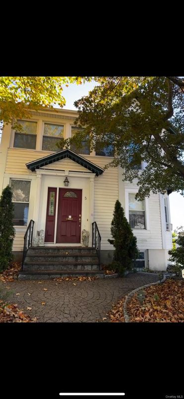 Exterior, Facade, American Foursquare