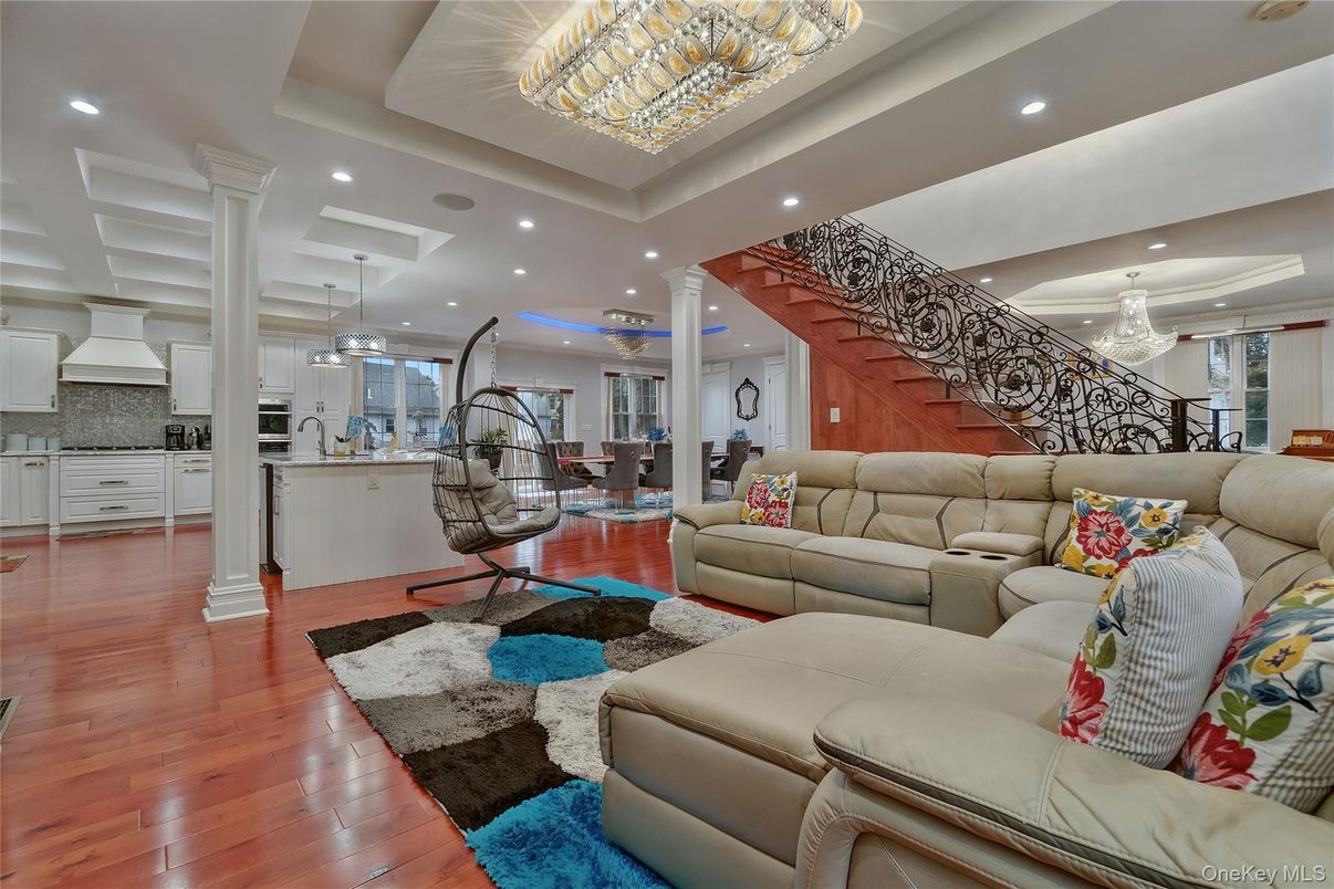 Chandelier, Interior, Kitchen, Living room, Pendant Lights, Recessed Lighting, Wood Texture Flooring