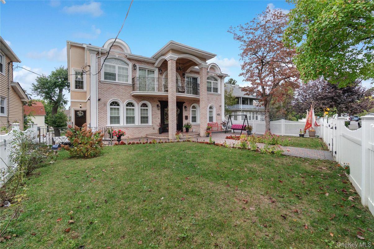 Backyard, Exterior, Facade, Brick Facade, Queen Anne Victorian